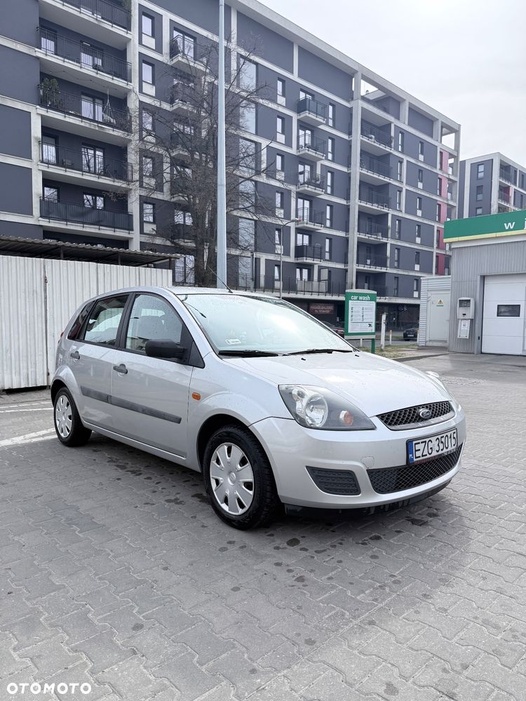 Ford Fiesta 1.3 Ambiente - 1
