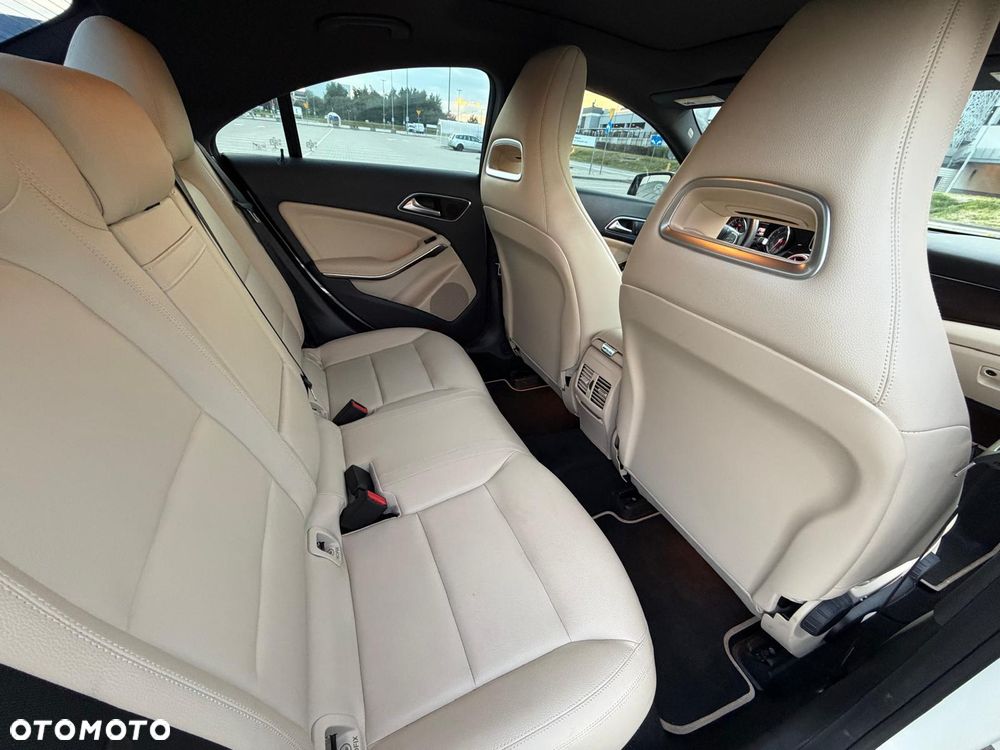 Mercedes-Benz CLA 250 7G-DCT StreetStyle - 13
