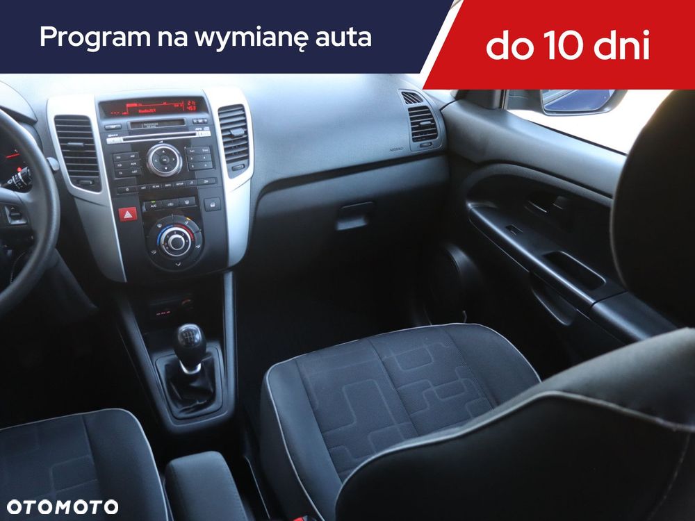 Kia Venga - 10