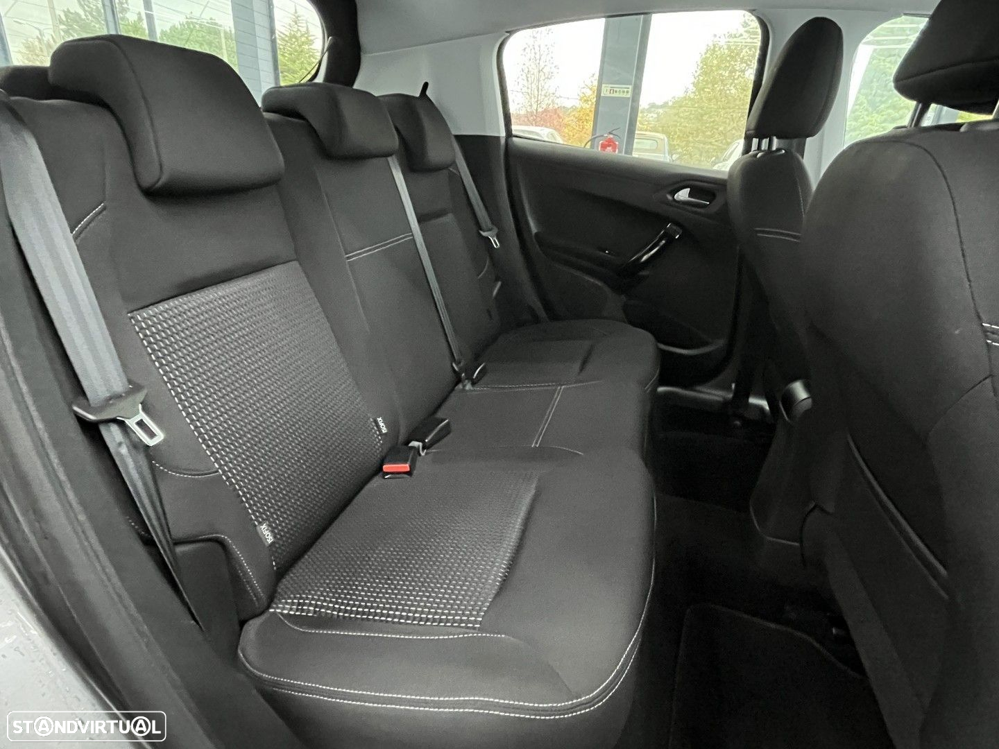 Peugeot 208 1.2 PureTech Allure - 13