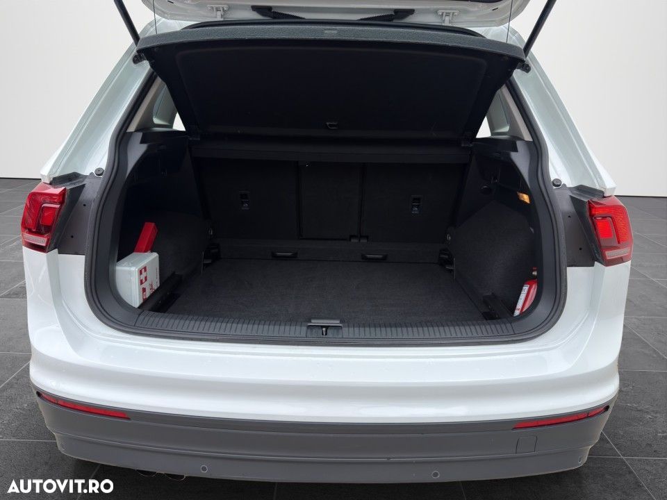 Volkswagen Tiguan - 11