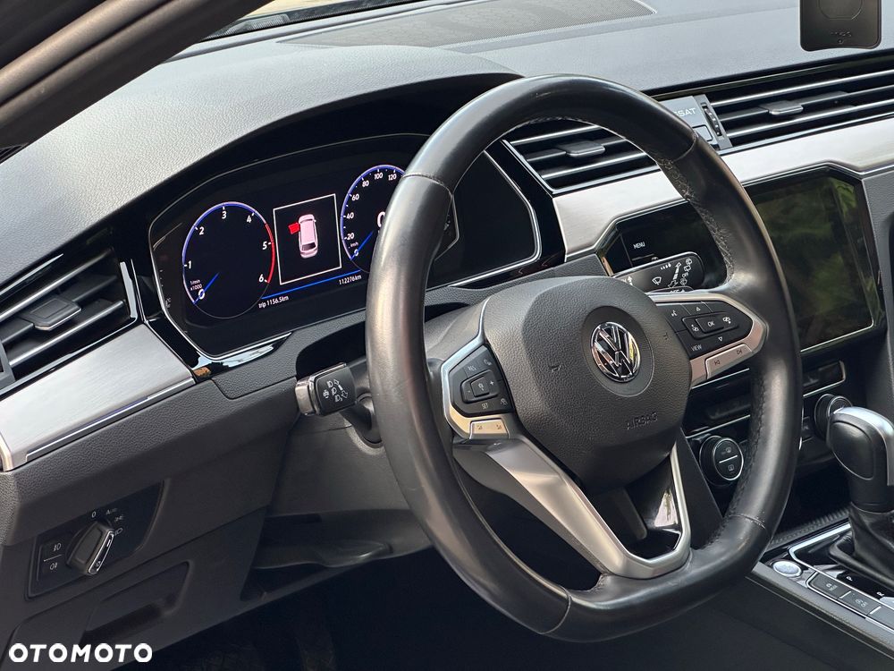Volkswagen Passat 1.6 TDI SCR DSG Conceptline - 8