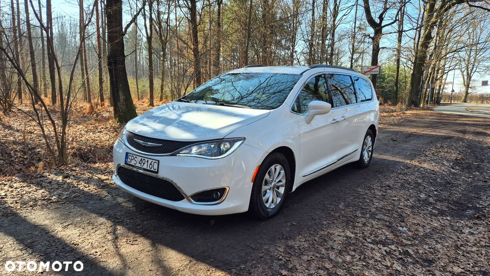 Chrysler Pacifica - 1
