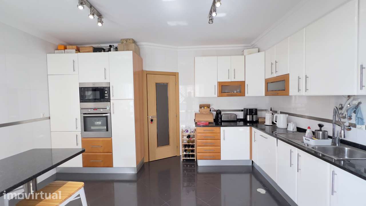 Apartamento T6 Duplex junto à Gulbenkian - Grande imagem: 5/28