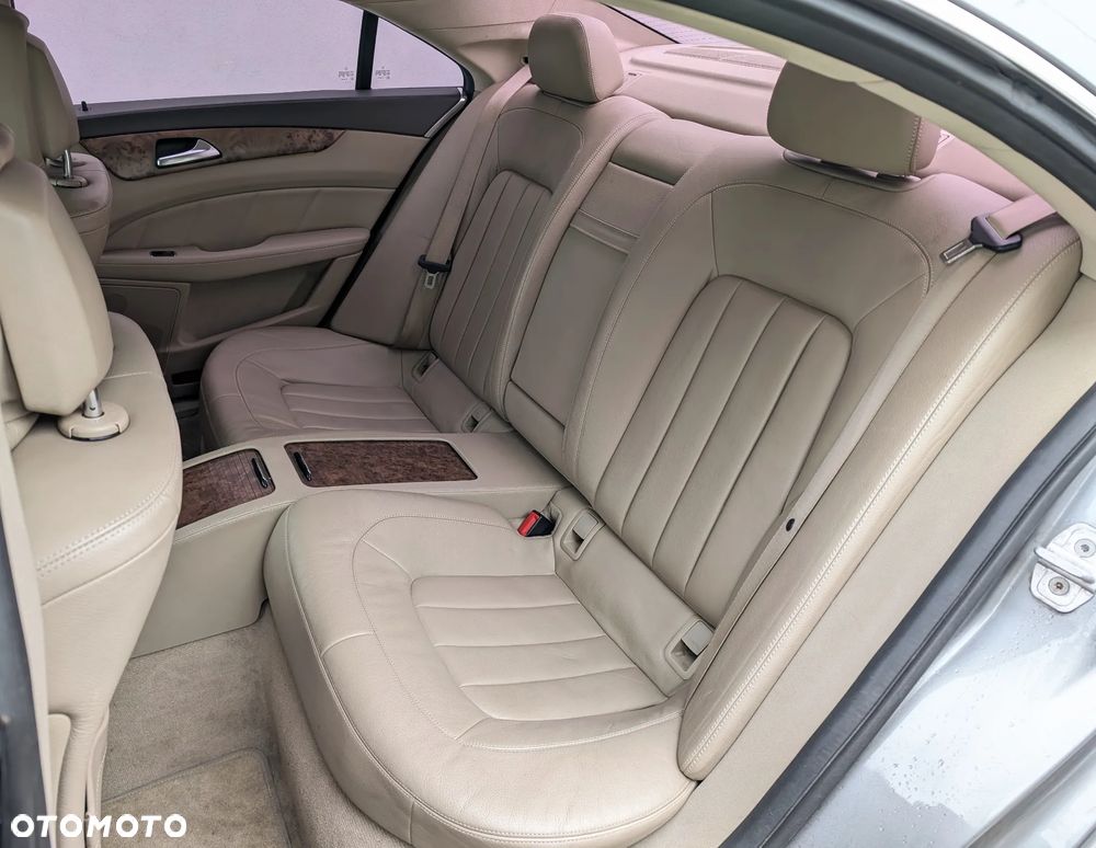 Mercedes-Benz CLS 350 CDI 4-Matic BlueEff - 22