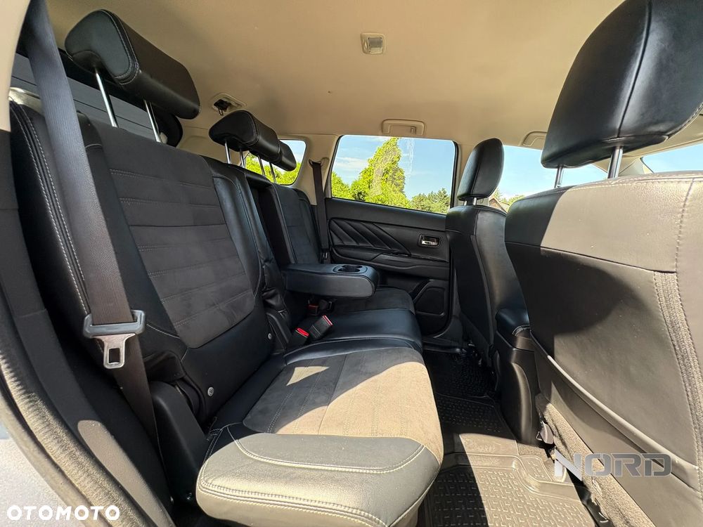 Mitsubishi Outlander 2.0 4WD Plus - 19