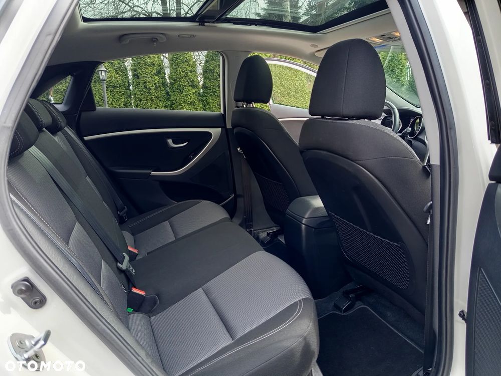 Hyundai i30 1.6 CRDi BlueDrive Premium - 24