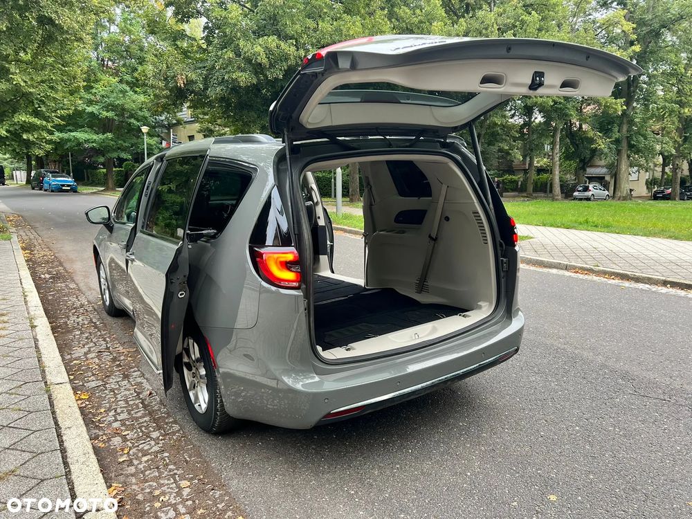 Chrysler Pacifica - 11