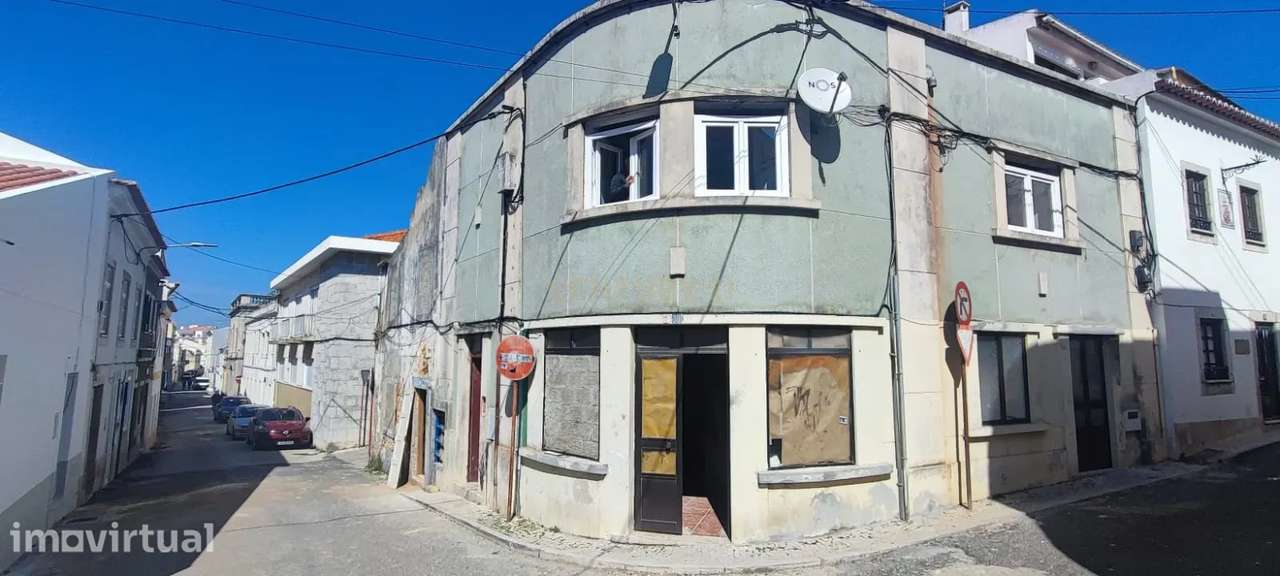 PRÉDIO EM PROPRIEDADE TOTAL NO CENTRO HISTÓRICO DE PENICHE  COM  5 FRA - Grande imagem: 2/18