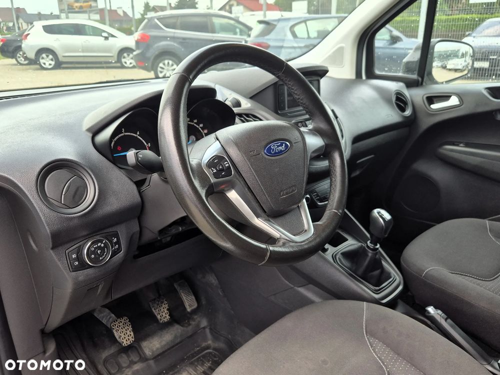 Ford Transit Courier - 11