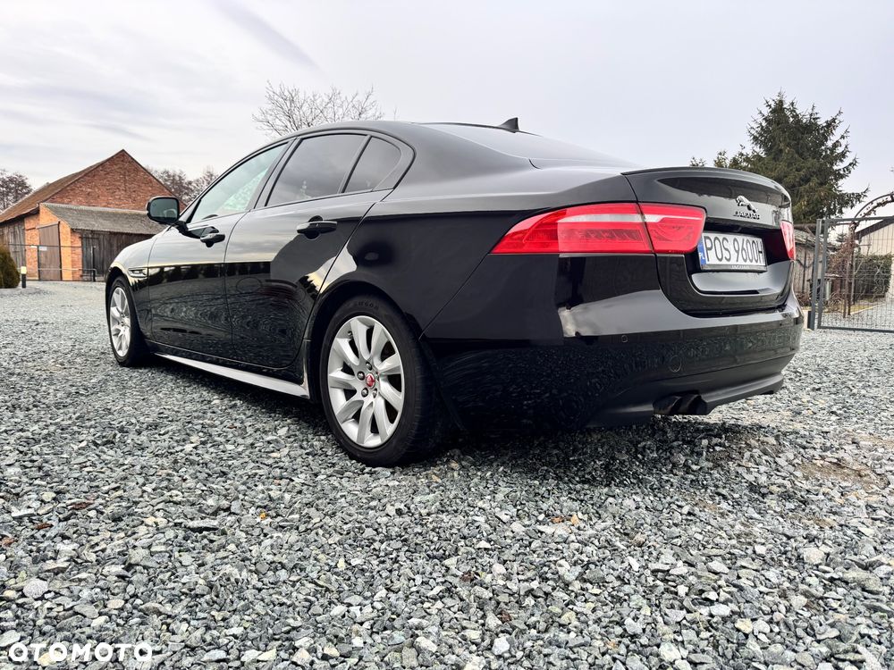 Jaguar XE 2.0 D R-Sport - 5