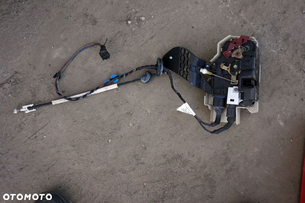 ZAMEK DRZWI PRAWY TYŁ TOUAREG I 7L  VOLKSWAGEN 2002-2010 - 1