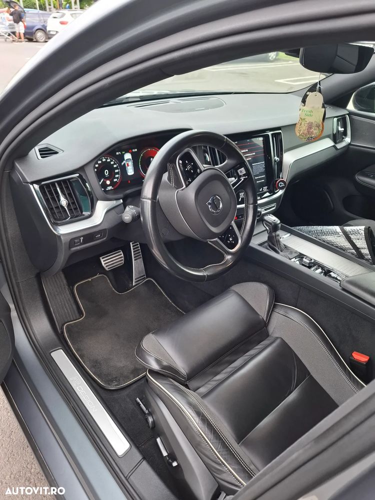 Volvo S60 T5 R-Design - 8