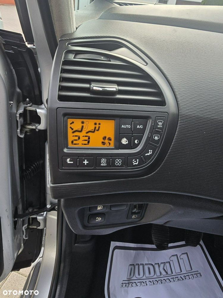 Citroën C4 Grand Picasso - 24