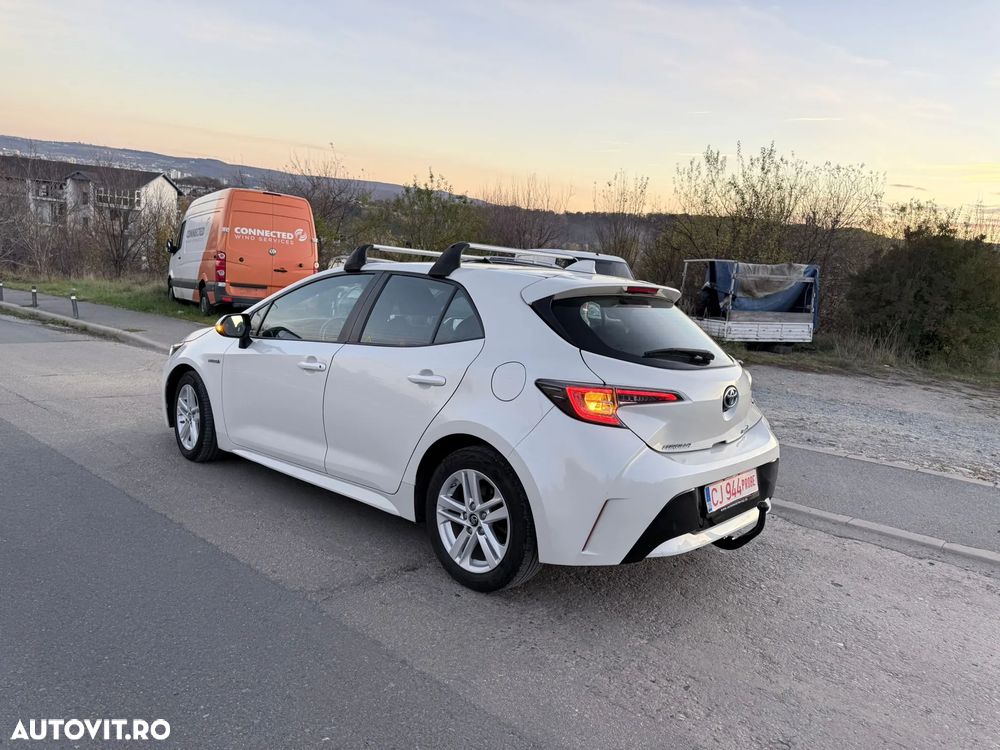 Toyota Corolla ver-1-8-hsd-dynamic - 12