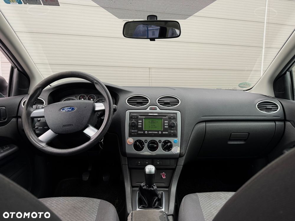 Ford Focus 1.8 Ghia - 19