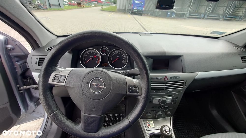 Opel Astra 1.6 Sport - 18