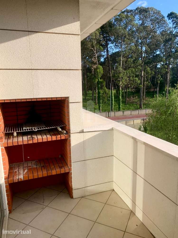 Apartamento T3 com varanda e churrasqueira para Arrendamento a 900 met - Grande imagem: 3/26