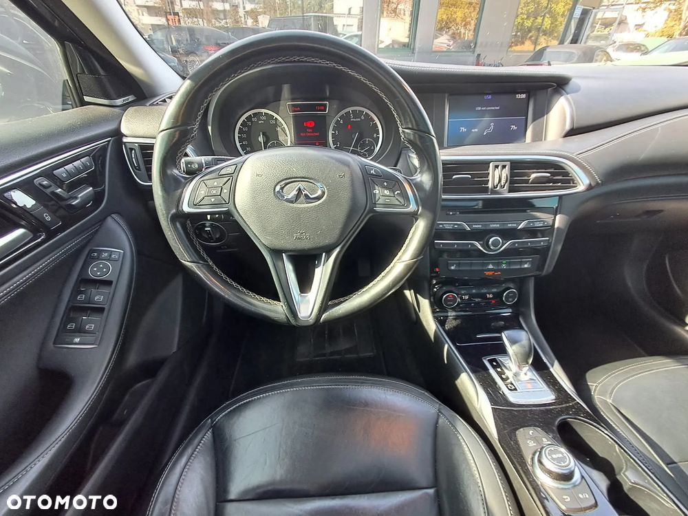 Infiniti QX30 2.0t Premium AWD 7DCT - 4