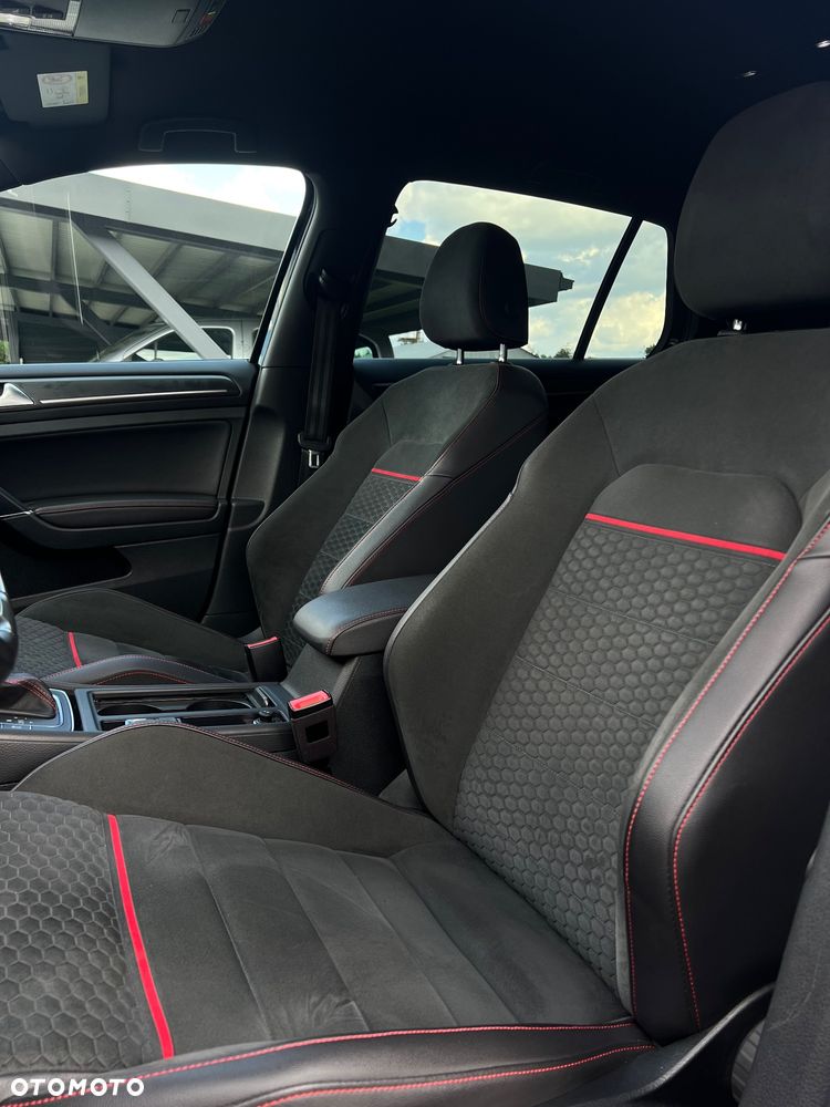 Volkswagen Golf - 6