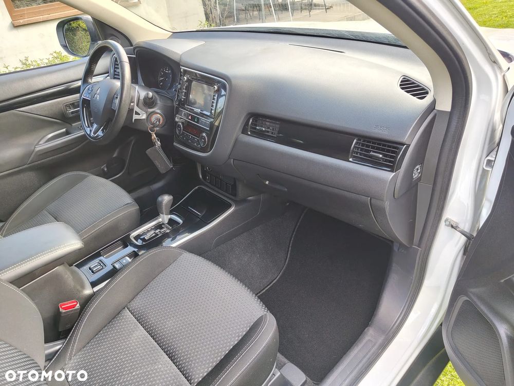 Mitsubishi Outlander - 3