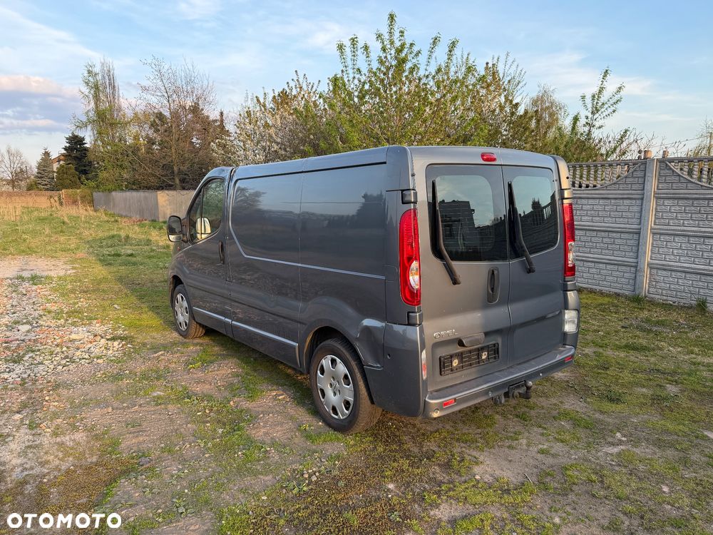 Opel Vivaro - 8
