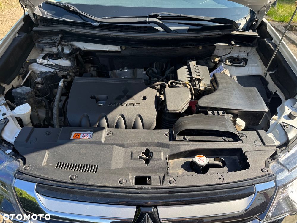 Mitsubishi Outlander 2.0 Intense + Navi 4WD CVT - 18