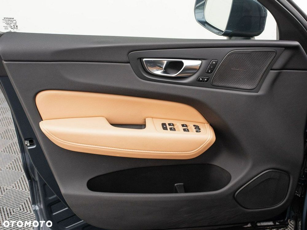 Volvo XC 60 B5 D AWD Inscription - 12