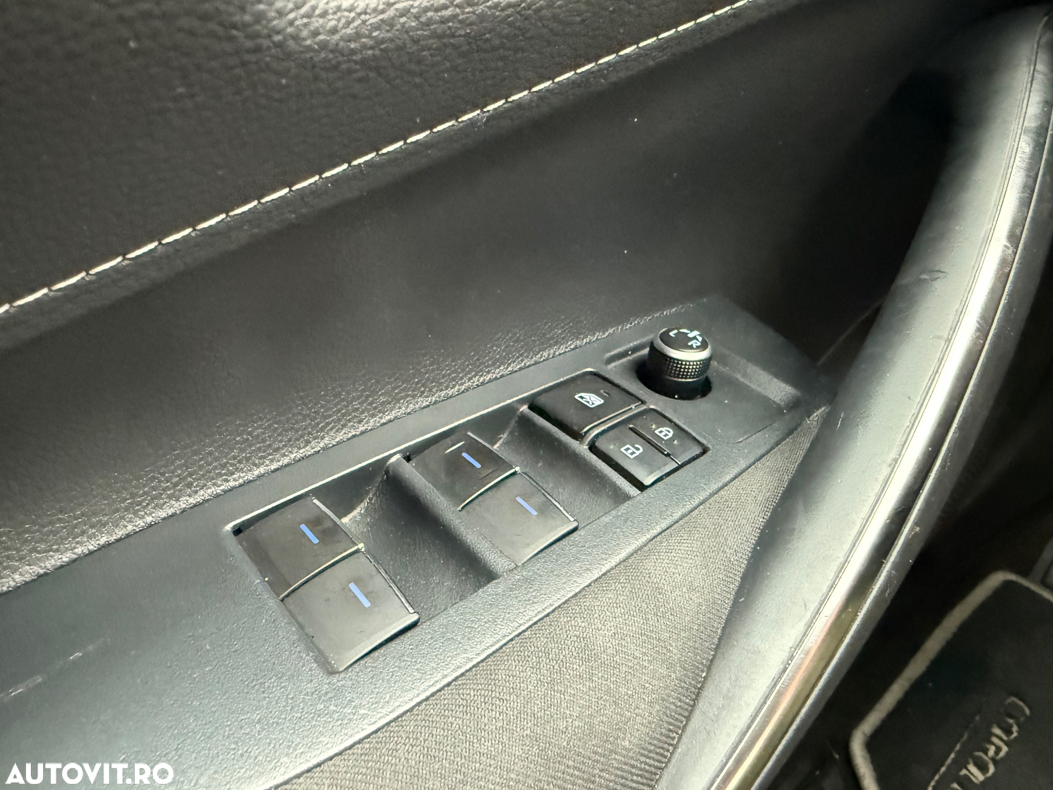 Toyota Corolla 2.0 Hybrid Lounge - 21