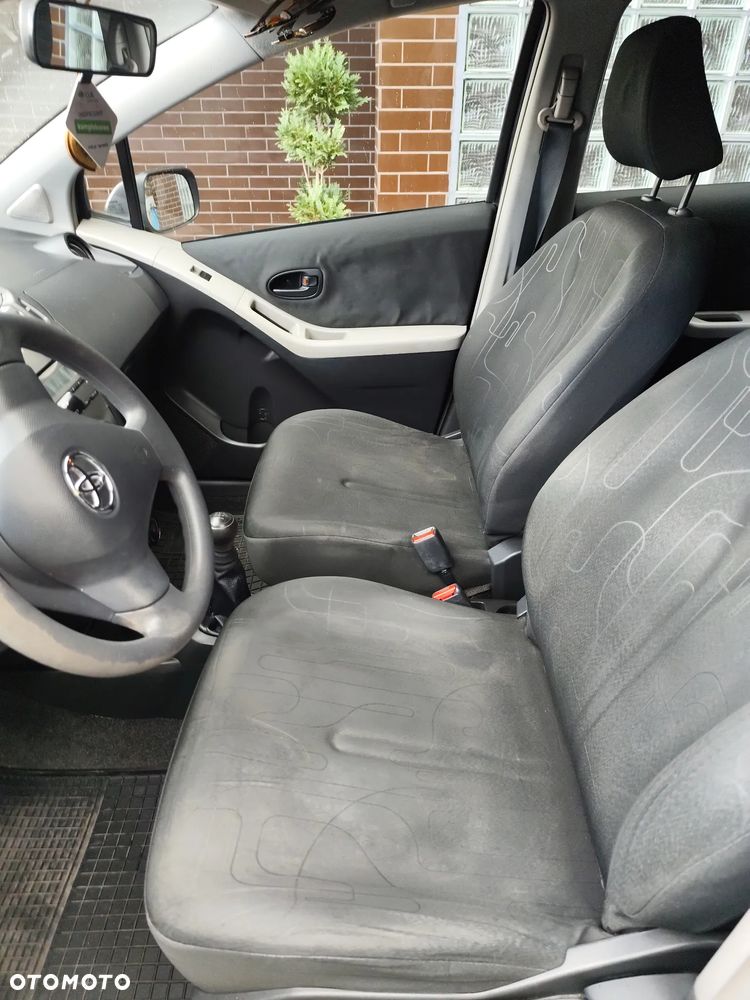 Toyota Yaris - 14