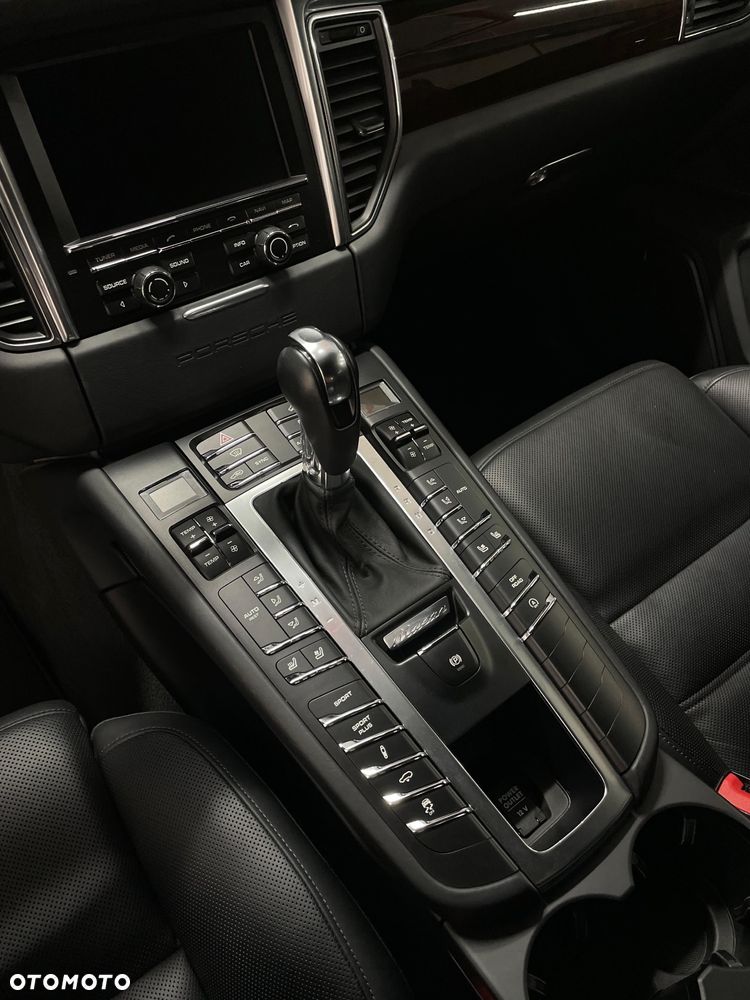 Porsche Macan Turbo PDK - 20
