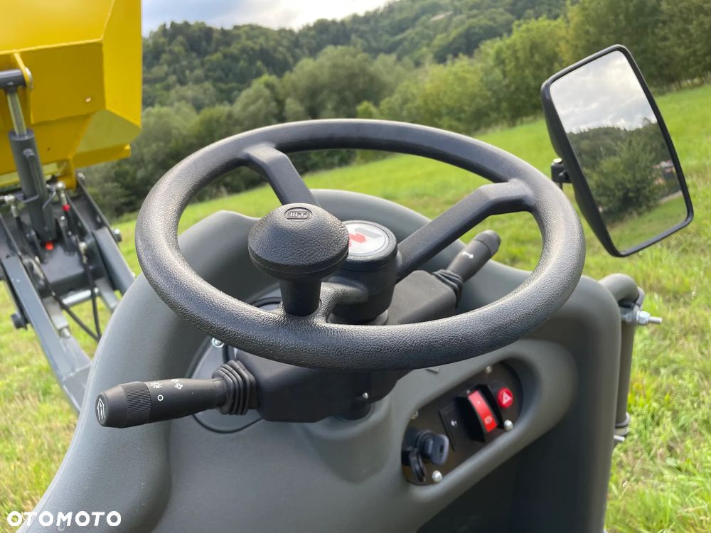 Wacker Neuson D01 1001 Nowe Wozidło Budowlane Rolnicze 4x4. Ładowność 1 tona. Wysokie podnoszenie+KIPER Wysoki! Maszyna sprowadzona z Norwegii. Jest to nowa maszyna przebieg 4.4 mtg.  Kupione w Norweskim salonie z Ekspozycji sklepowej! Stało tylko na pokaz! Silnik Yanmar 3cyl. Potężna moc a maszyna bardzo mała i zwinna. Szybka wolna jazda. Oświetlenie rozbudowane. Wielka Okazja! Jazda Rewers. Hydrostatic! Wielka Okazja - 36