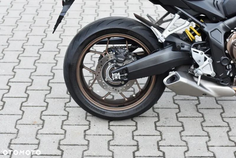 Honda CB - 12