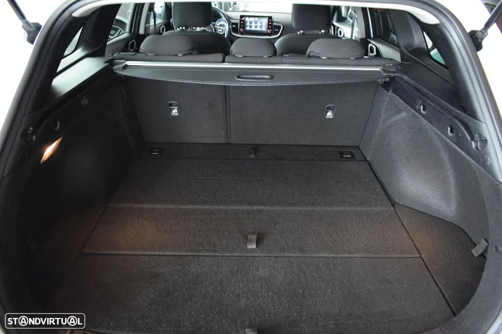 Kia Ceed SW 1.6 CRDi MHEV Dynamic - 30