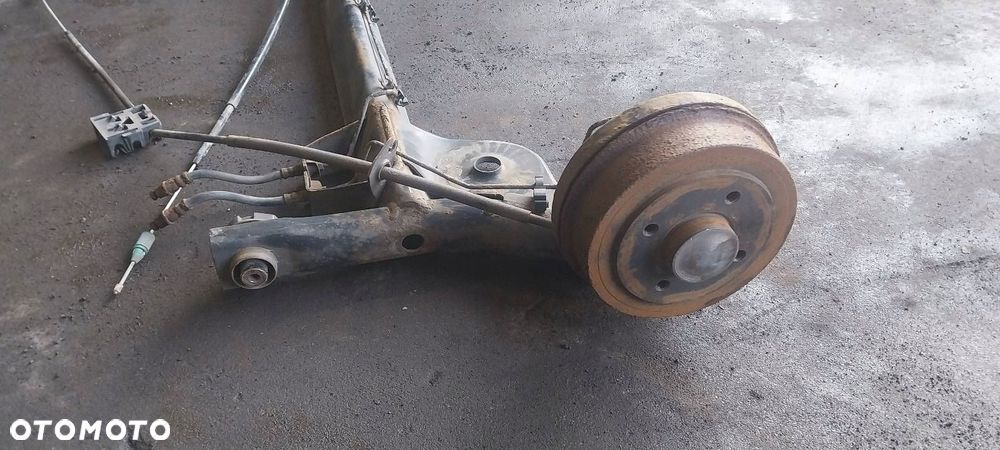 BELKA OŚ ZAWIESZENIA TYŁ BĘBNY BEZ ABS RENAULT THALIA I - 3