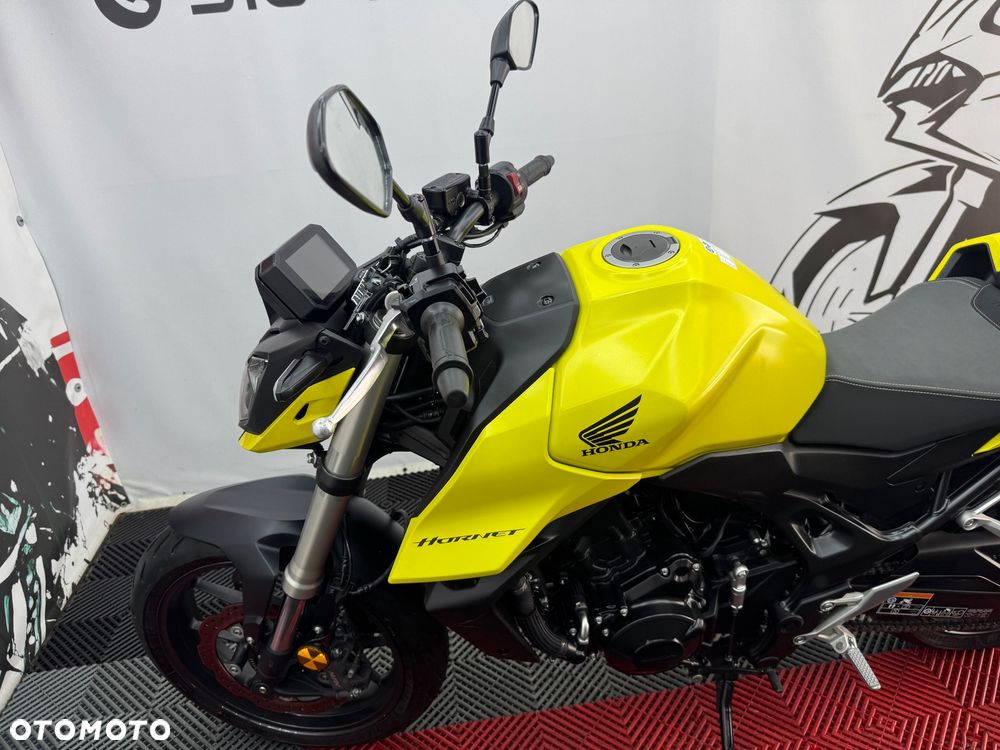 Honda CB - 12