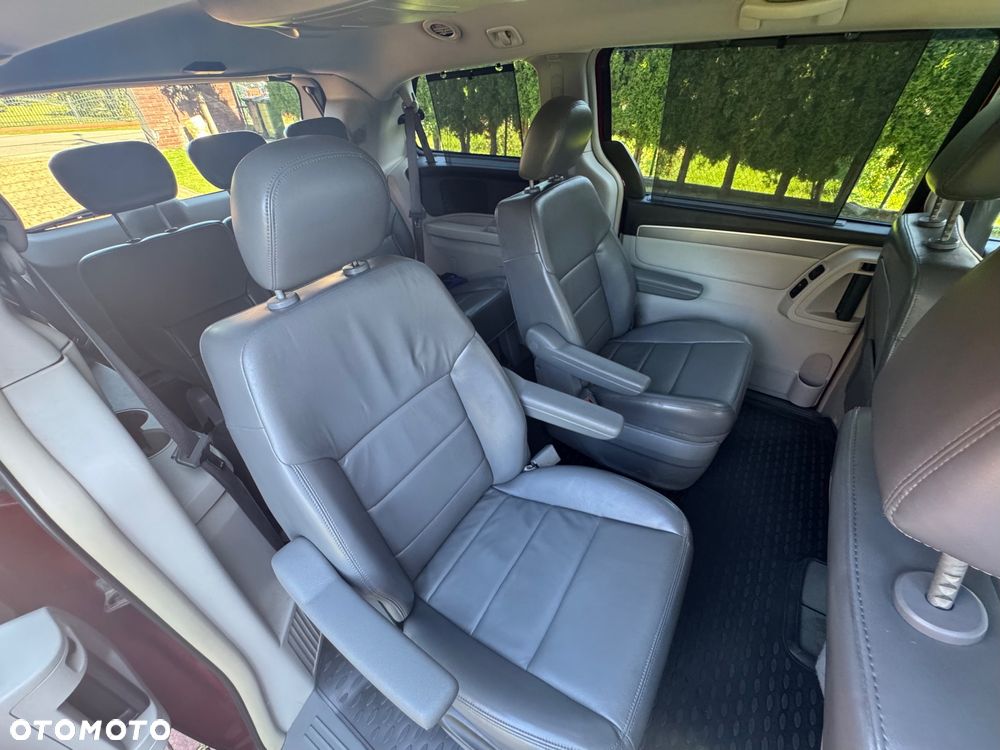 Volkswagen Routan - 6