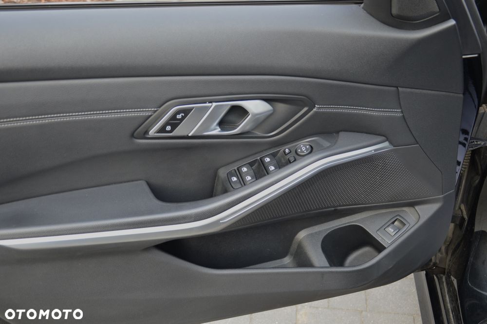 BMW Seria 3 320d Sport Line Shadow - 26