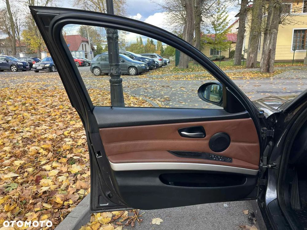 BMW Seria 3 318d - 19