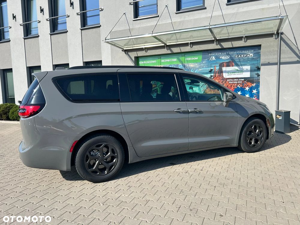 Chrysler Pacifica - 10