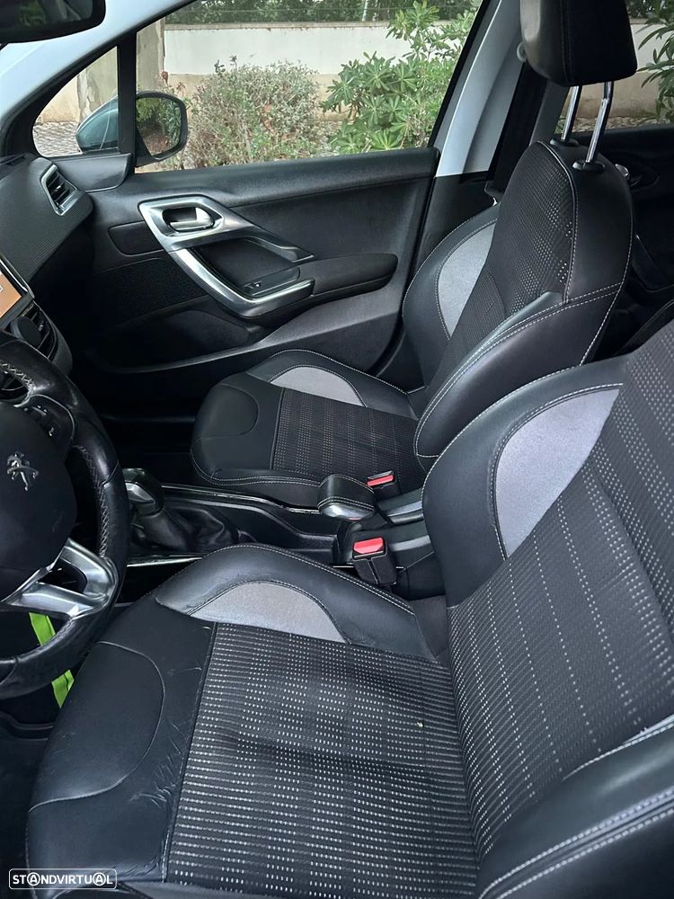 Peugeot 2008 1.2 PureTech Allure - 9