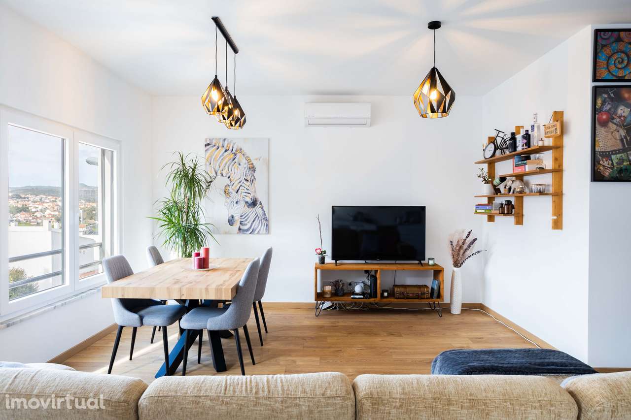 Descubra o Seu Refúgio Familiar: Moderno T2 com Varanda e Estacionamen - Grande imagem: 3/36