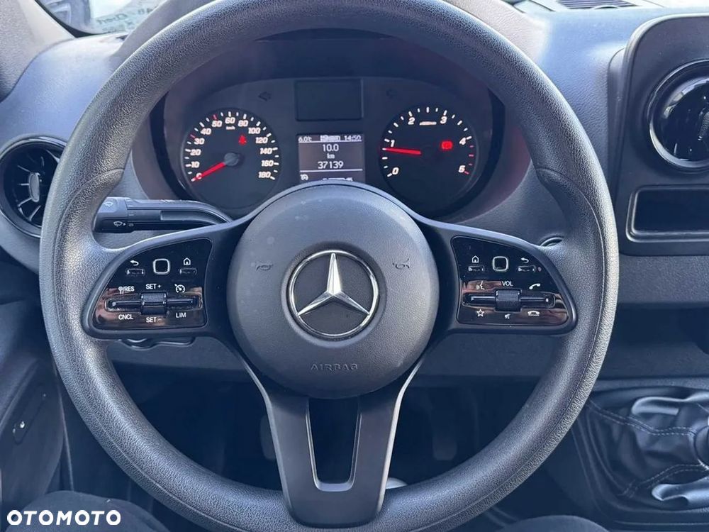 Mercedes-Benz Sprinter - 11