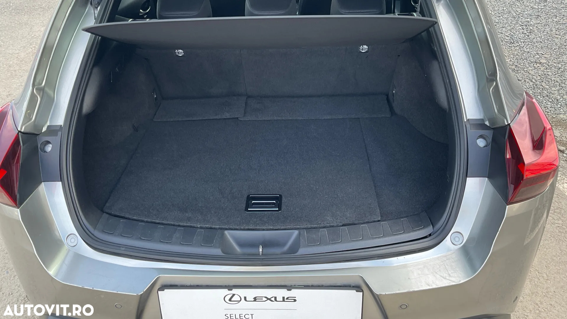 Lexus UX 250h Business Edition - 14