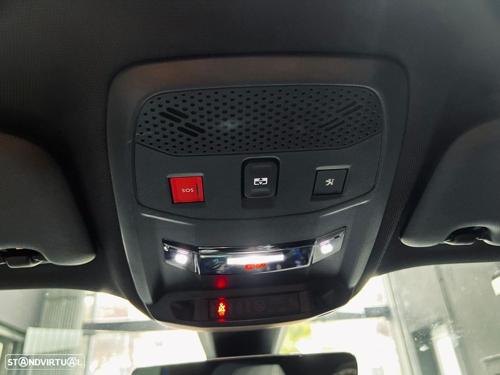 Peugeot e-2008 50 kWh GT - 37