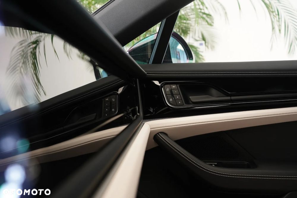 Porsche Panamera - 25