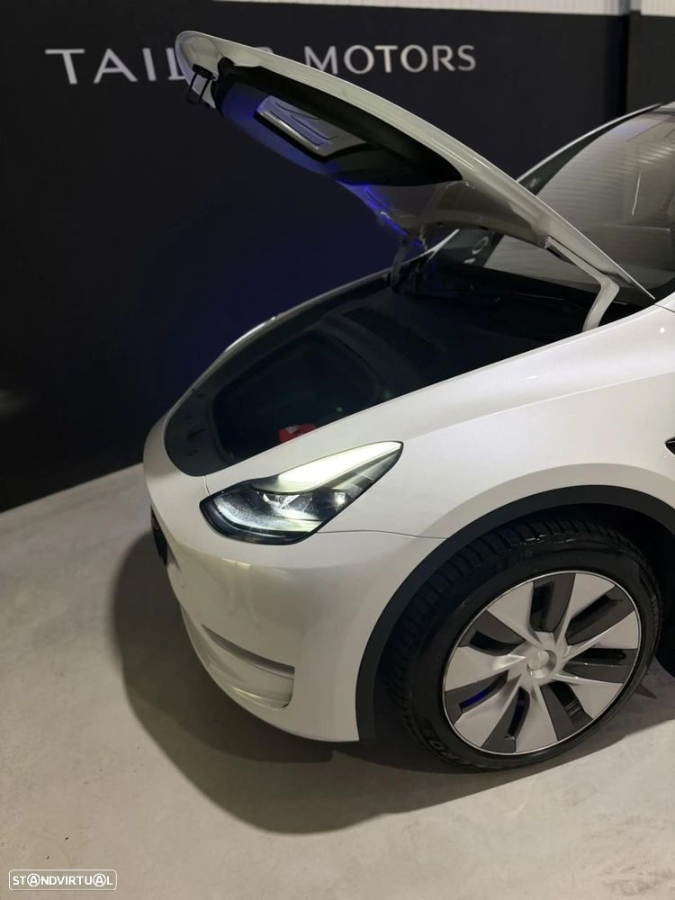 Tesla Model Y Long Range Dual Motor AWD - 28
