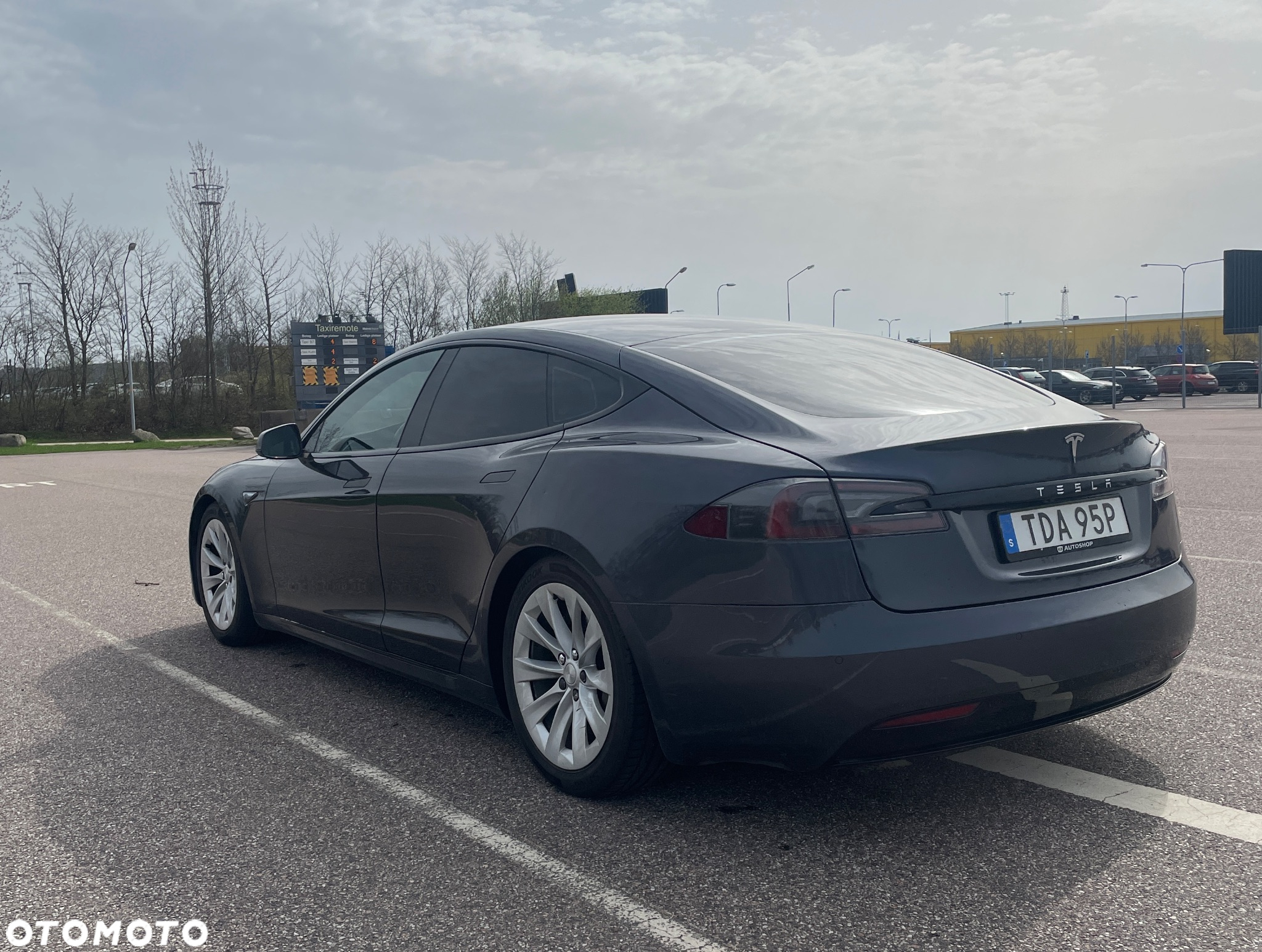 Tesla Model S - 4