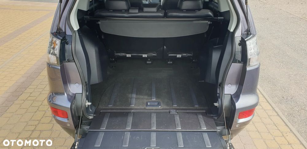 Mitsubishi Outlander - 11