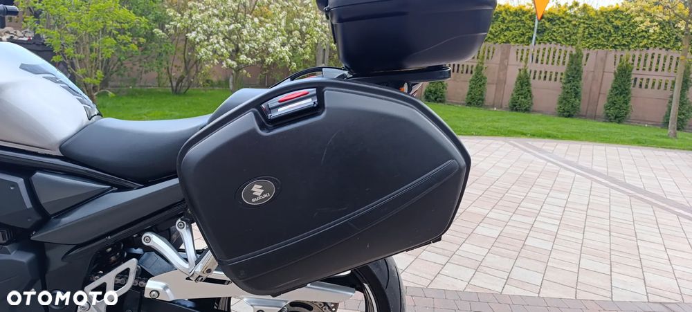 Suzuki GSX - 33